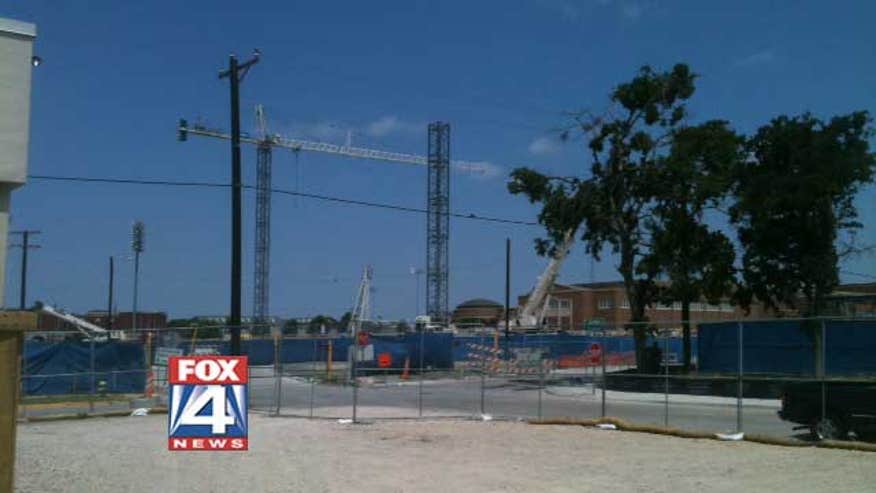 Dallas Crane Standoff.jpg